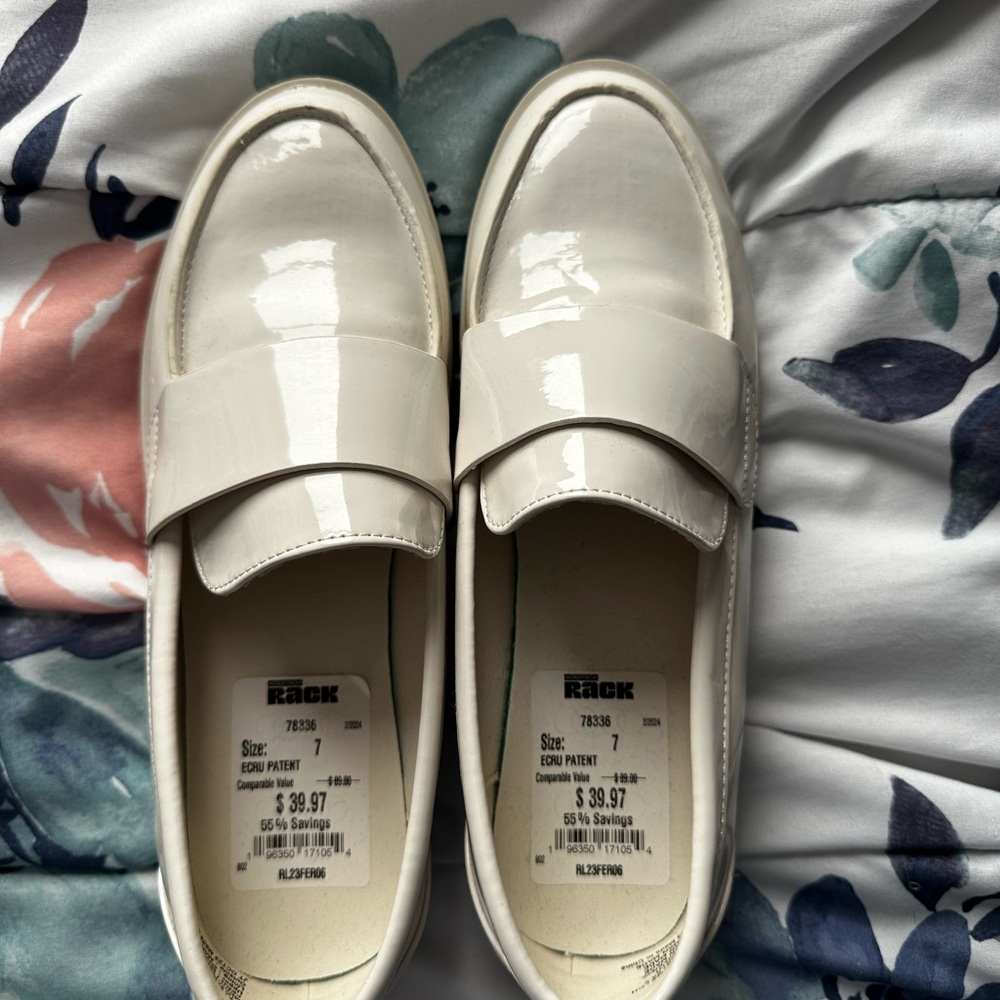 Kenneth Cole Reaction Cream Loafers
